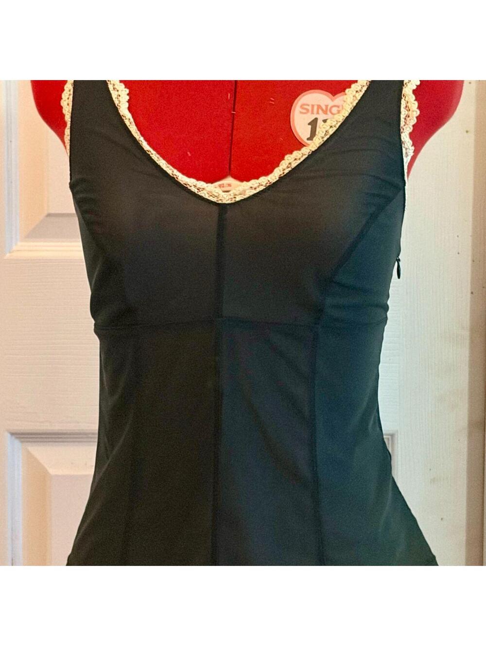 Express tank top. Side zipper.